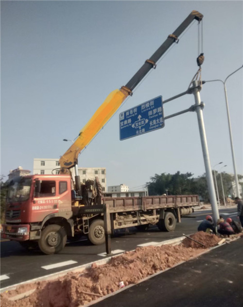 垦利区设备吊装租赁吊车要用多大吊车