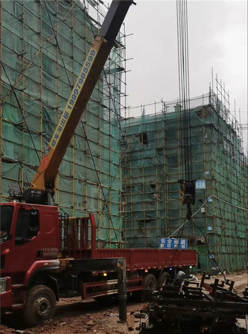 垦利区“慢工细活”—— 吊车的 “微动控制” 技术