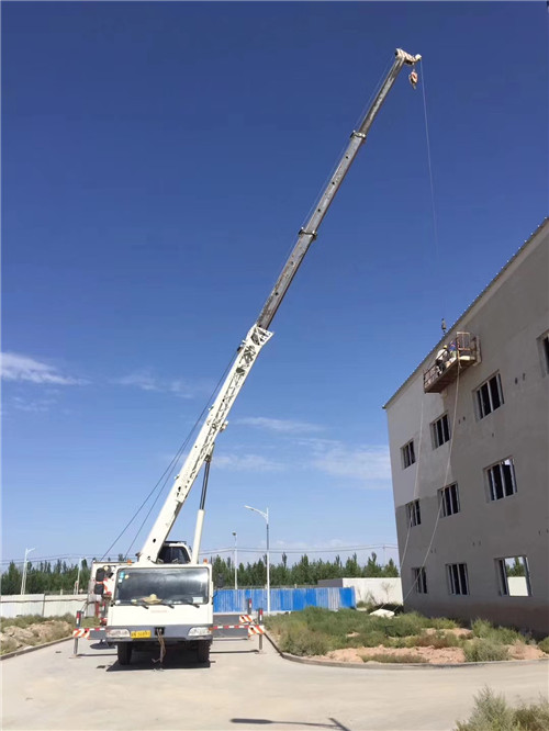 垦利区“轻装强干”—— 吊车的 “轻量化臂架” 技术